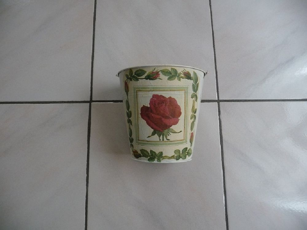 Seau en zinc d�cor� motif rose rouge 10 Celles-sur-Belle (79)