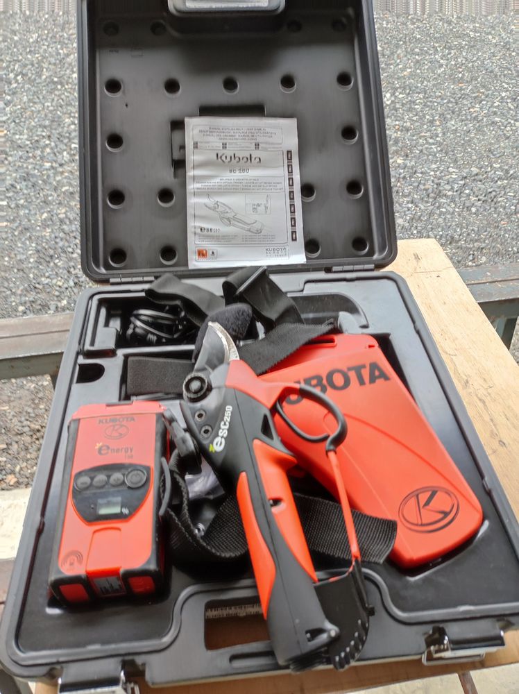 secateur � batterie et gachette optique 900 Chelle-Debat (65)