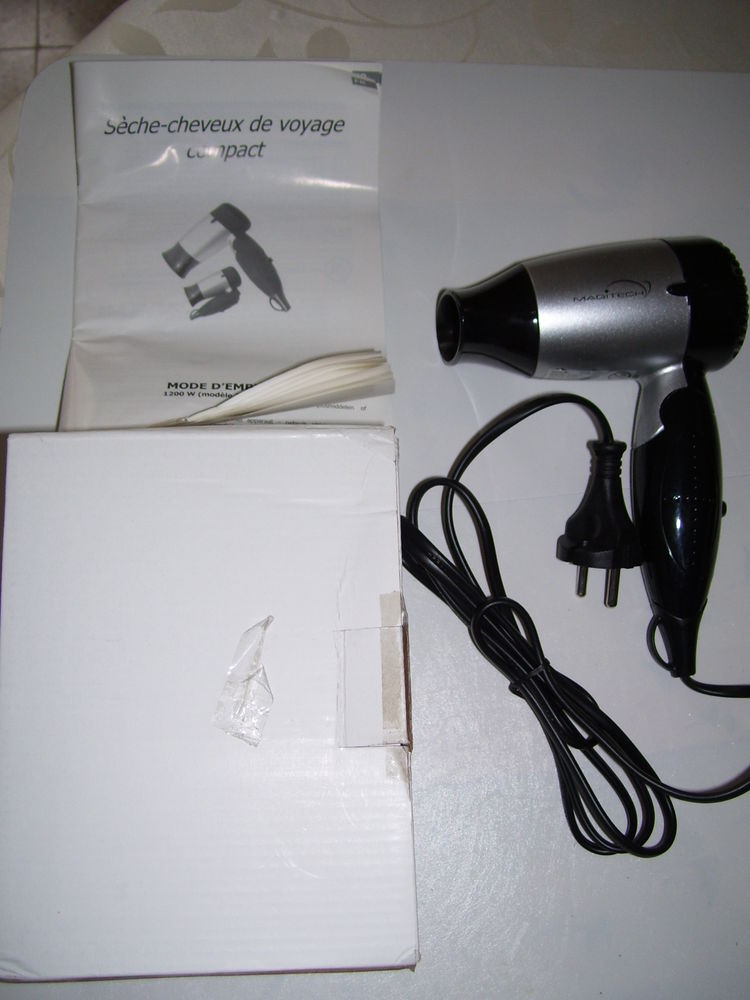 S�che cheveux pliable 2 vitesses avec pochette 
Neuf jamais 9 Estr�es-Saint-Denis (60)