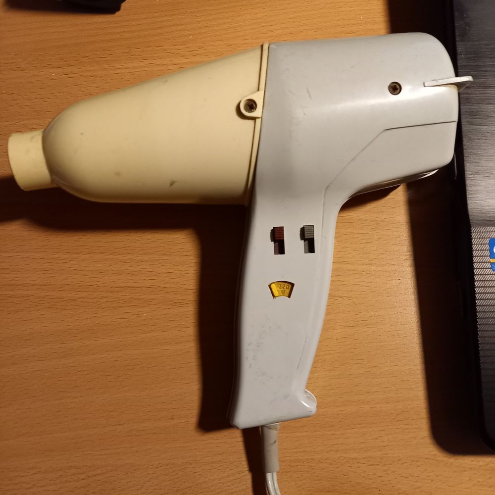 seche cheveux vintage 
20 Caumont-sur-Durance (84)