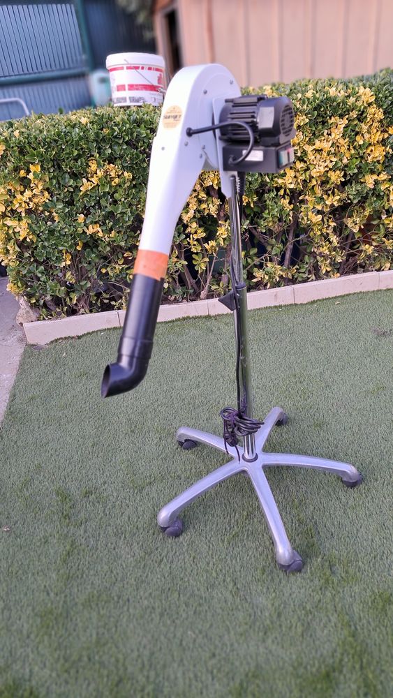 s�che cheveux 120 Hy�res (83)