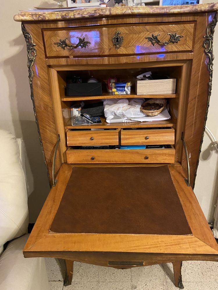 Secr�taire ancien 250 N�mes (30)