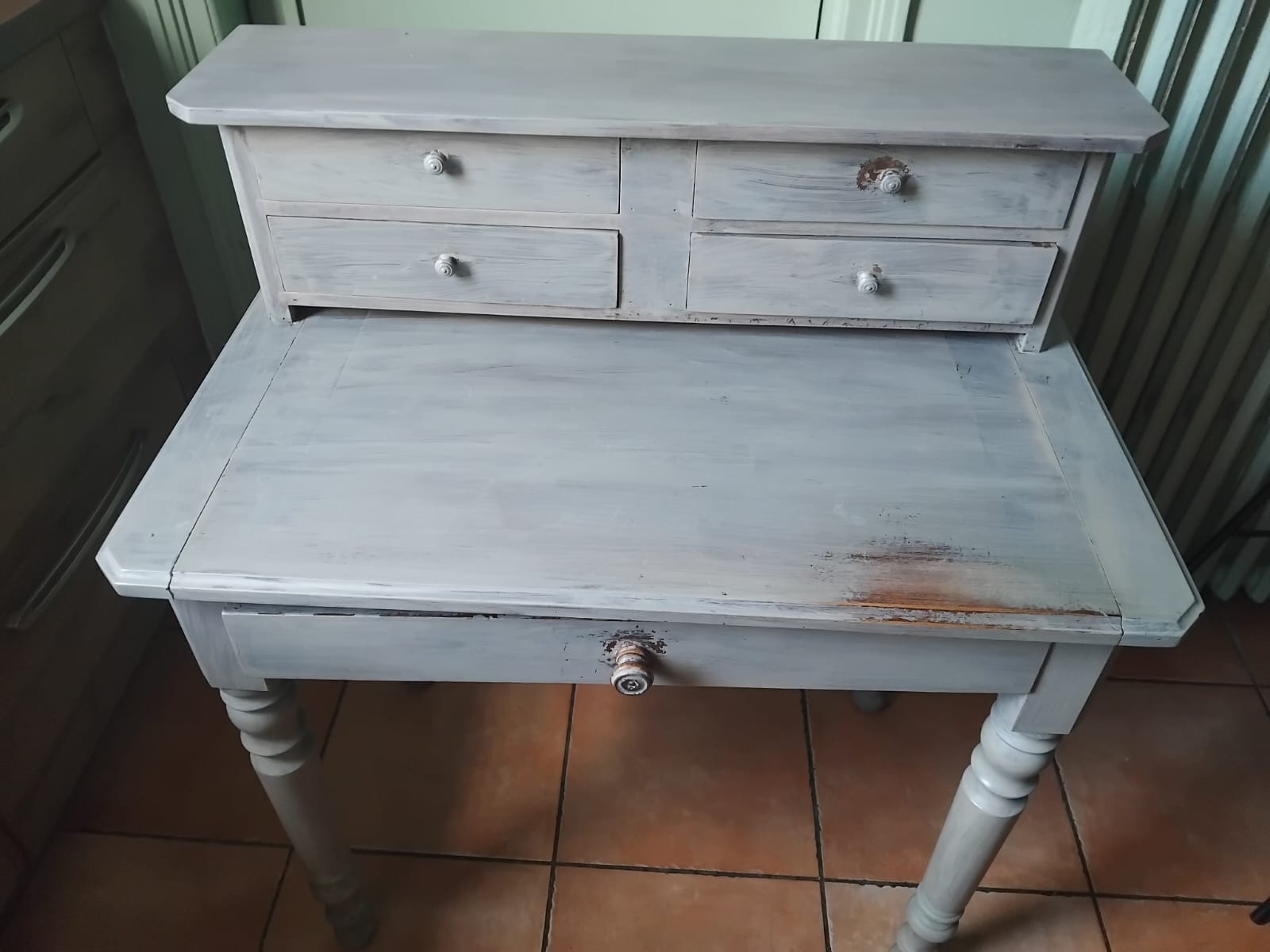 Secr�taire bonheur du jour en noyer 
65 Reims (51)