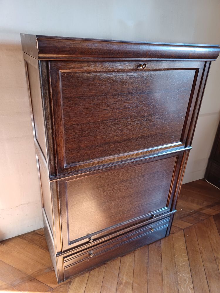 Secr�taire vintage. Tr�s bon �tat, peut servir de bureau. 50 Paris 15 (75)