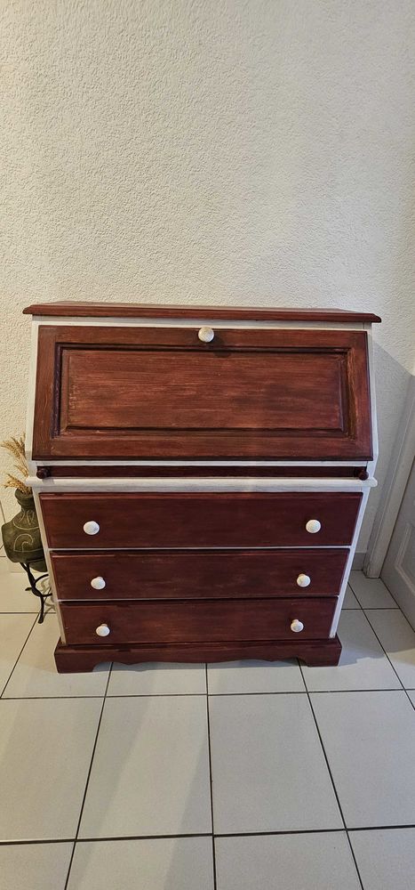 secr�taire en pin 60 Menthon-Saint-Bernard (74)