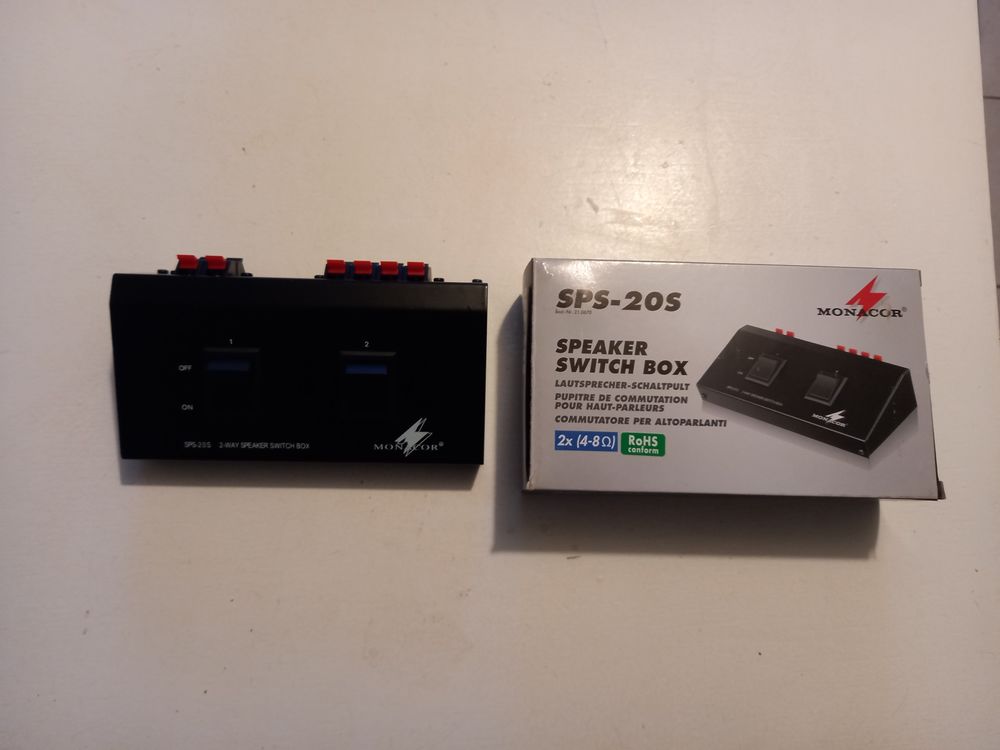 S�l�cteur enceintes 2 X 4-8 ohms
Mod�le SPS - 20S
MONACOR 50 Villefranche-sur-Sa�ne (69)