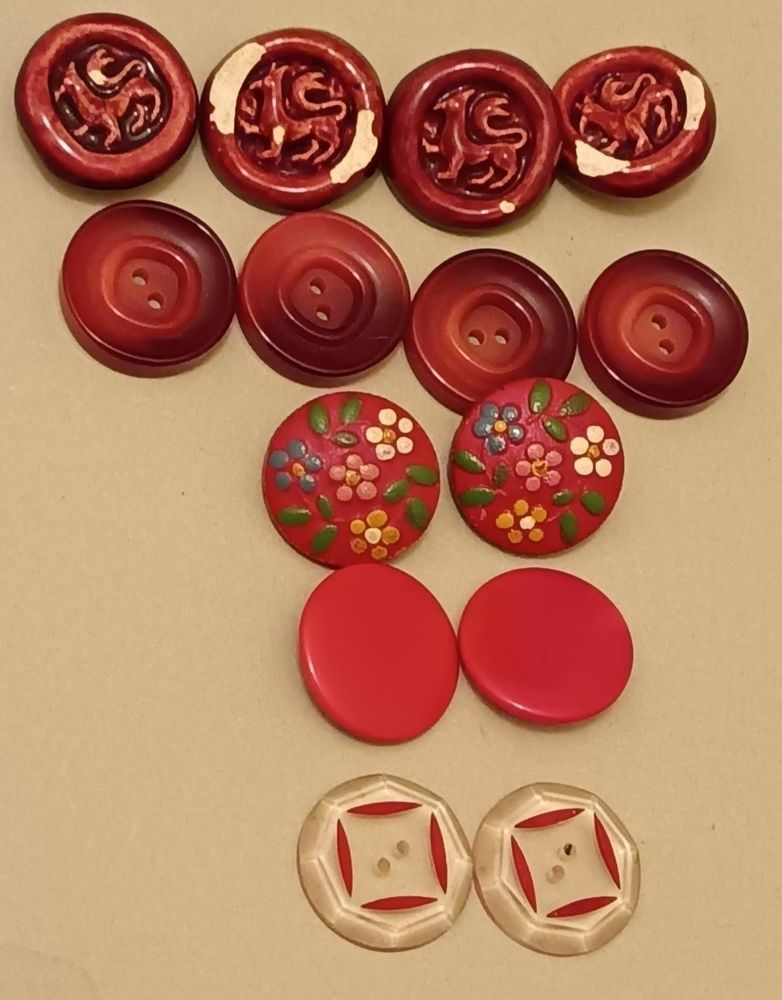 S�lection de 14 boutons vintage aux styles et mati�res vari� 24 Thonon-les-Bains (74)