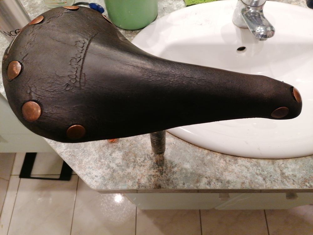 Selle Brooks cuir vintage avec tube aluminium tbe 60 Villeurbanne (69)