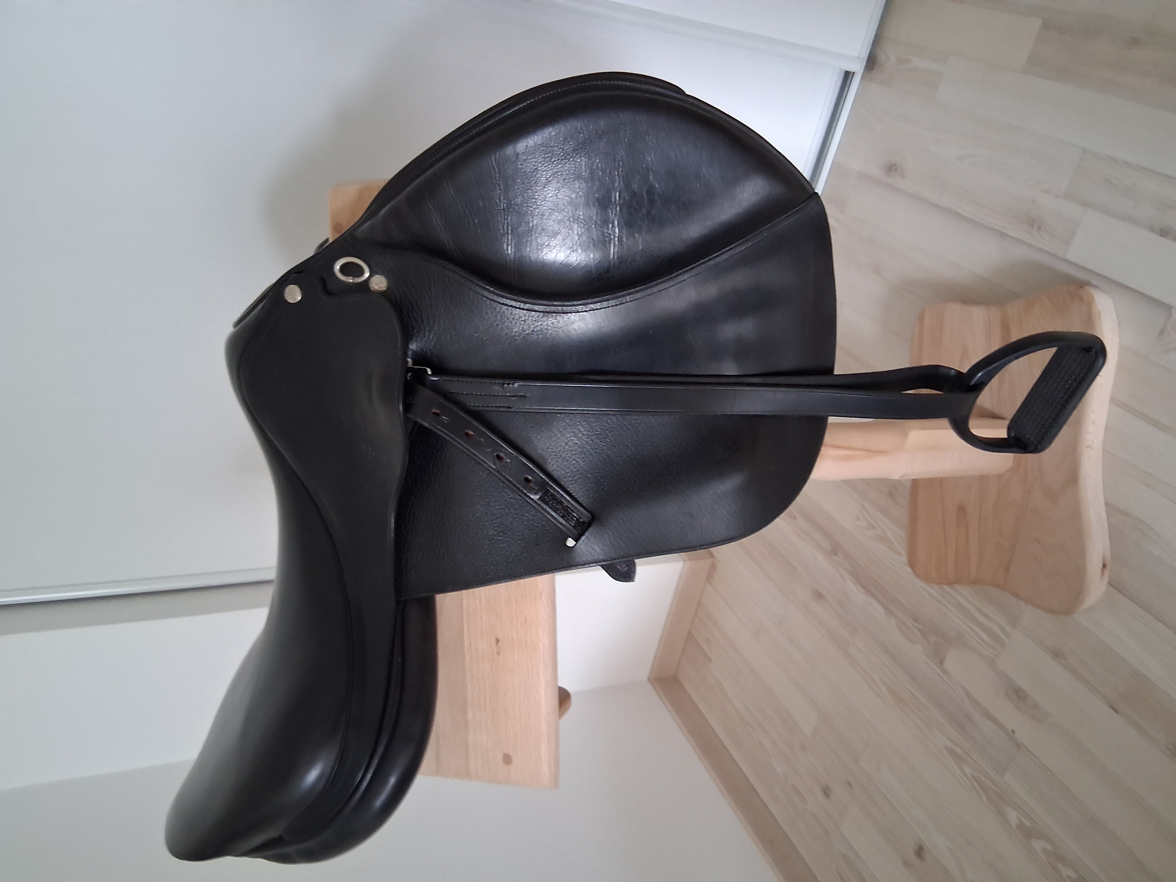 SELLE  CHEVAL CUIR MIXTE  FORESTIER  NOIR 18.5 POUCES 0 La Chapelle-en-Serval (60)