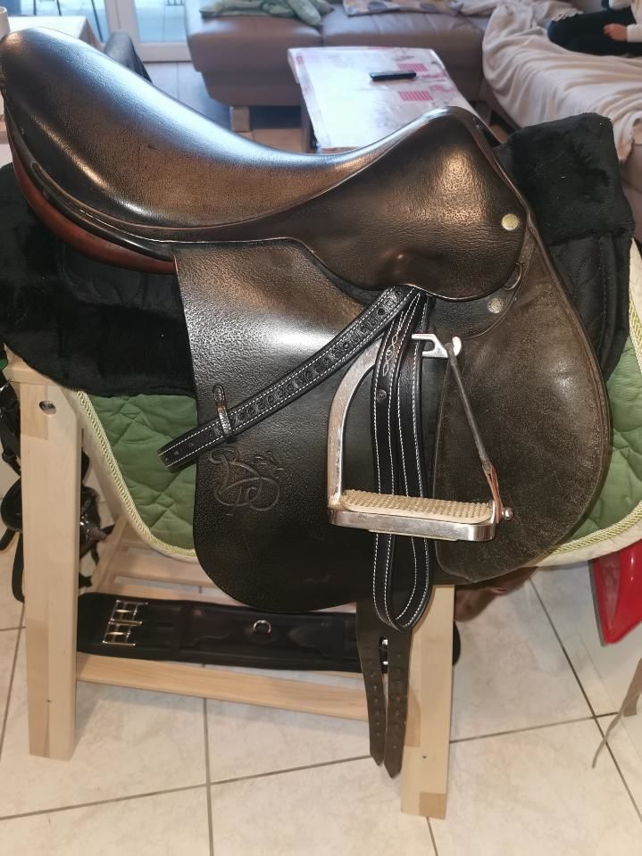 Selle d'�quitation 800 Villepinte (93)