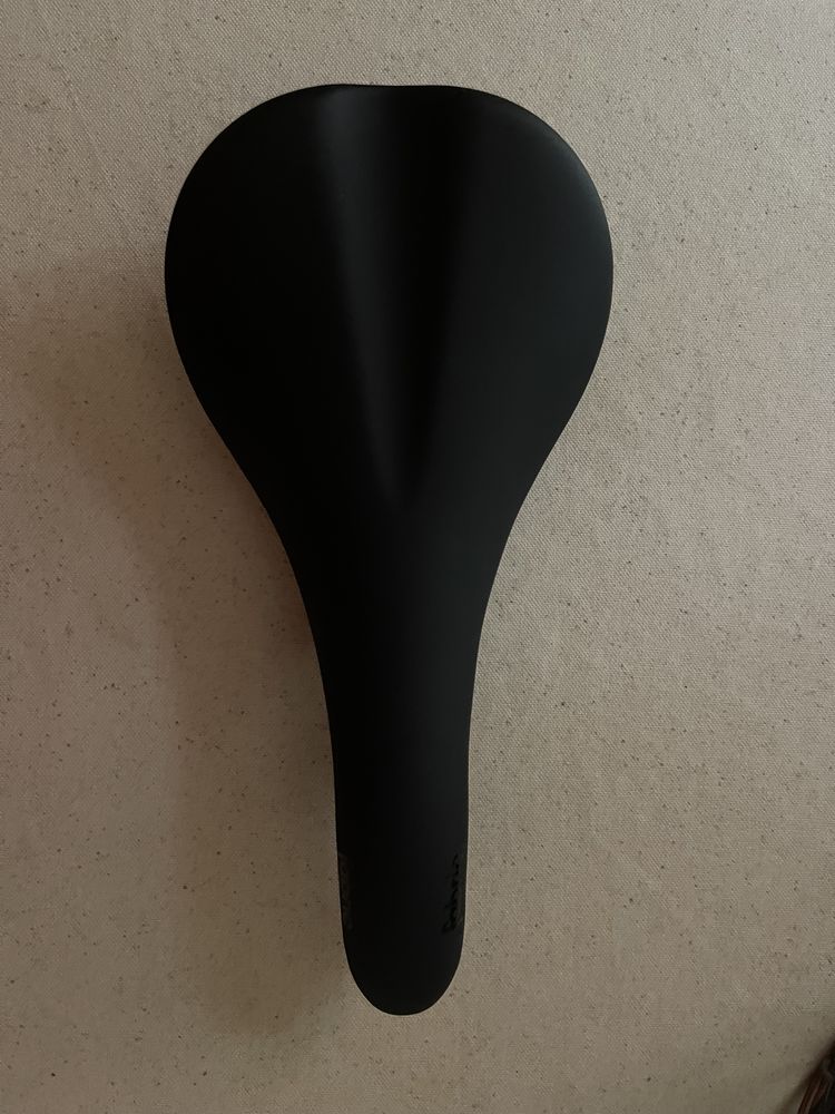Selle Fabric Scoop Sport Shallow noire. 30 Le Plessis-Tr�vise (94)