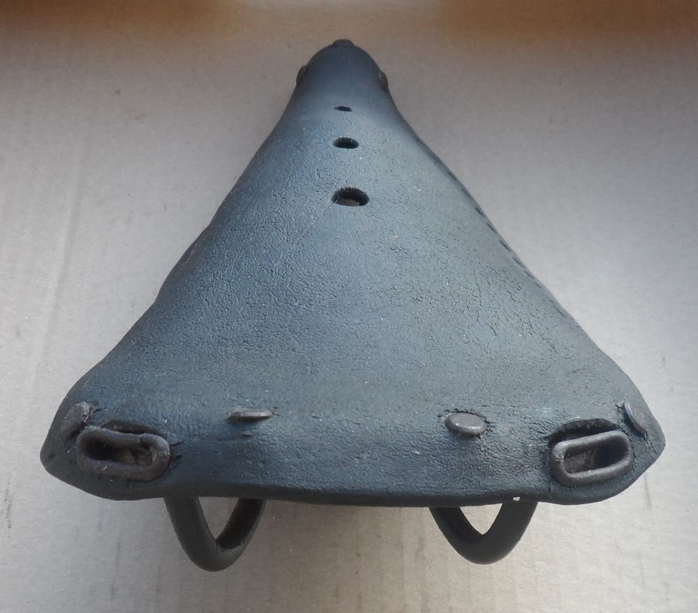Selle de v�lo ancien vintage tout cuir vendue en l'�tat 15 Castries (34)