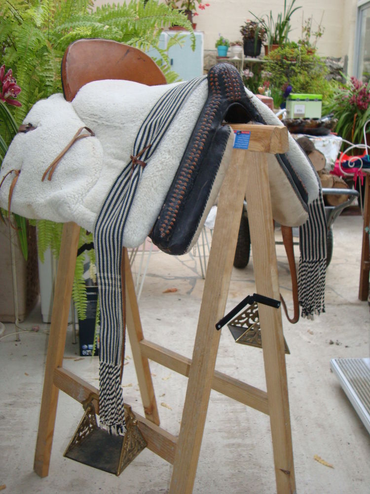 1 selle western
1 selle Espagnole 440 Pranzac (16)