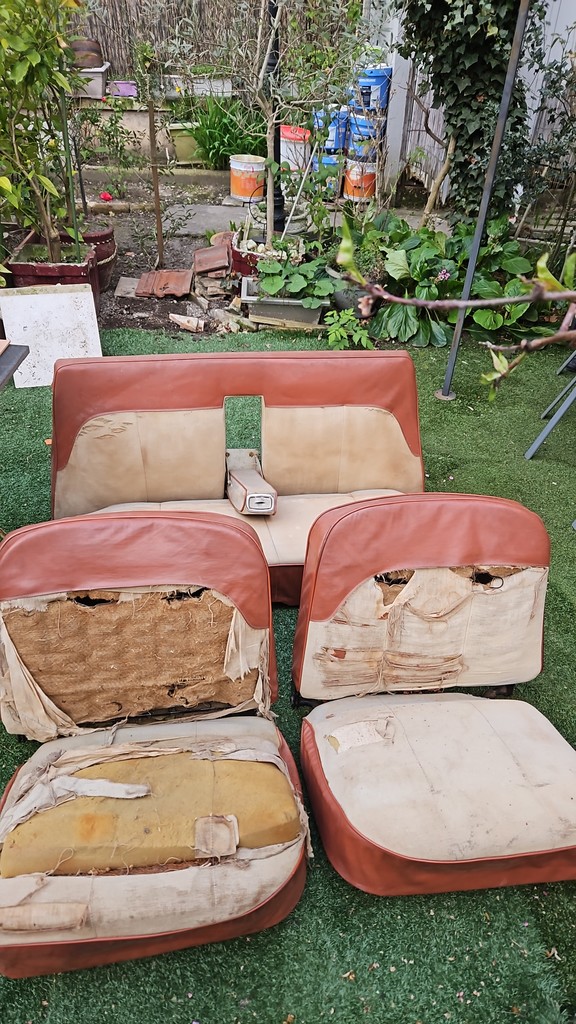 Sellerie Peugeot 403 � restaurer 150 Lyon 4 (69)