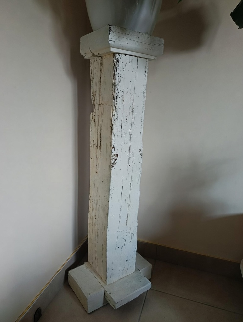 Sellette / colonne en bois ancien. 270 Bracieux (41)