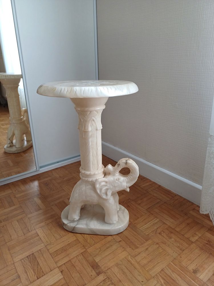 Sellette d�corative en alb�tre,  hauteur 64 et diam�tre 38 15 Magny-Fouchard (10)