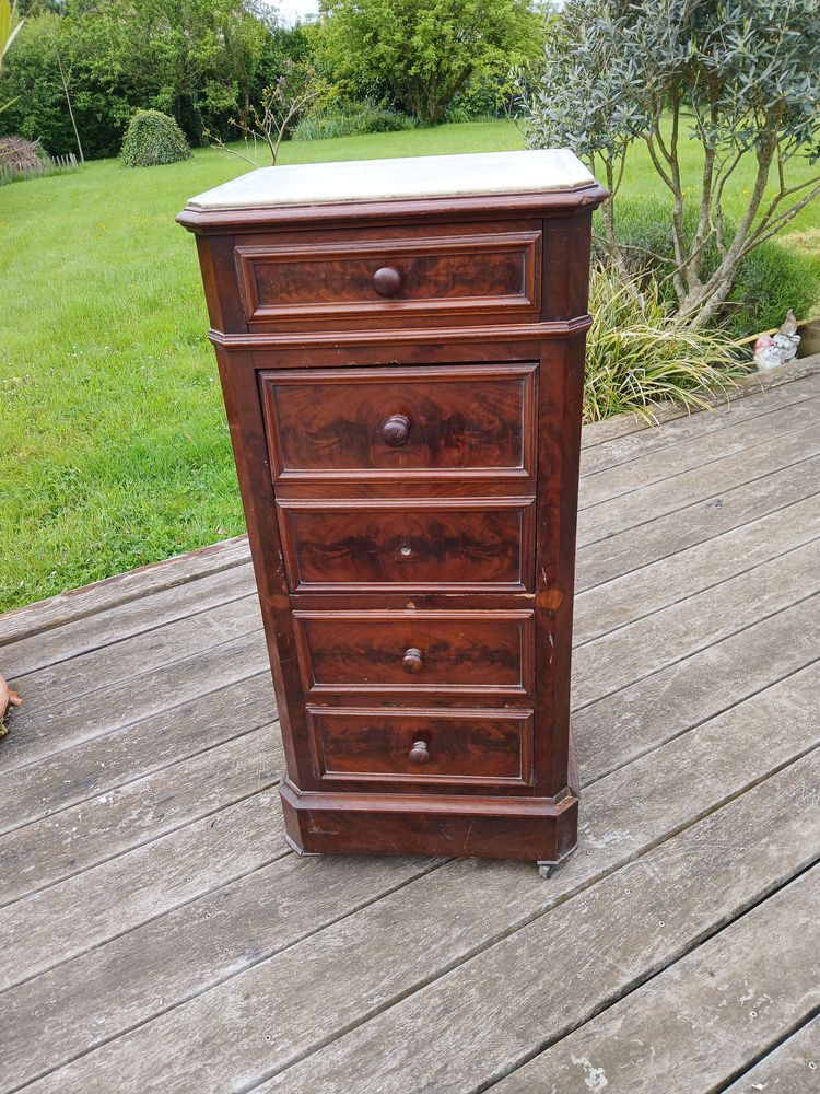 Semainier , chevet avec marbre 20 Saint-Andr�-le-Bouchoux (01)