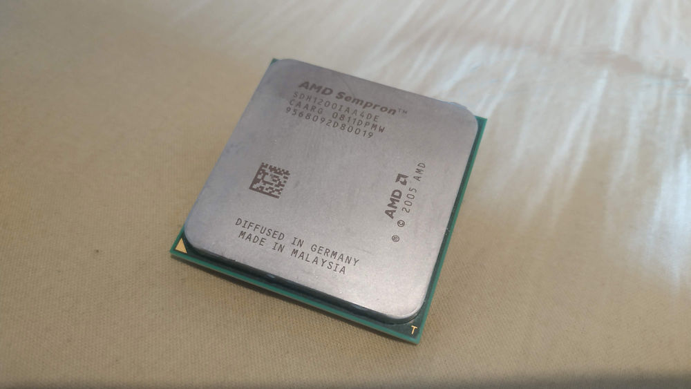CPU AMD Sempron
5 Roanne (42)