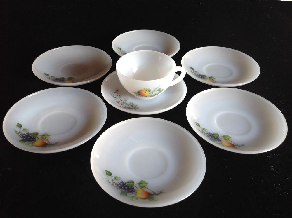 SEPT COUPELLES ET UNE TASSE ARCOPAL Envoi Possible
15 Tr�gunc (29)