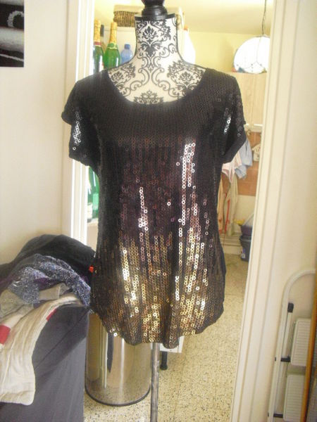 TOP SEQUINS sur tout le devant du top NEUF taille S 10 Lyon 5 (69)