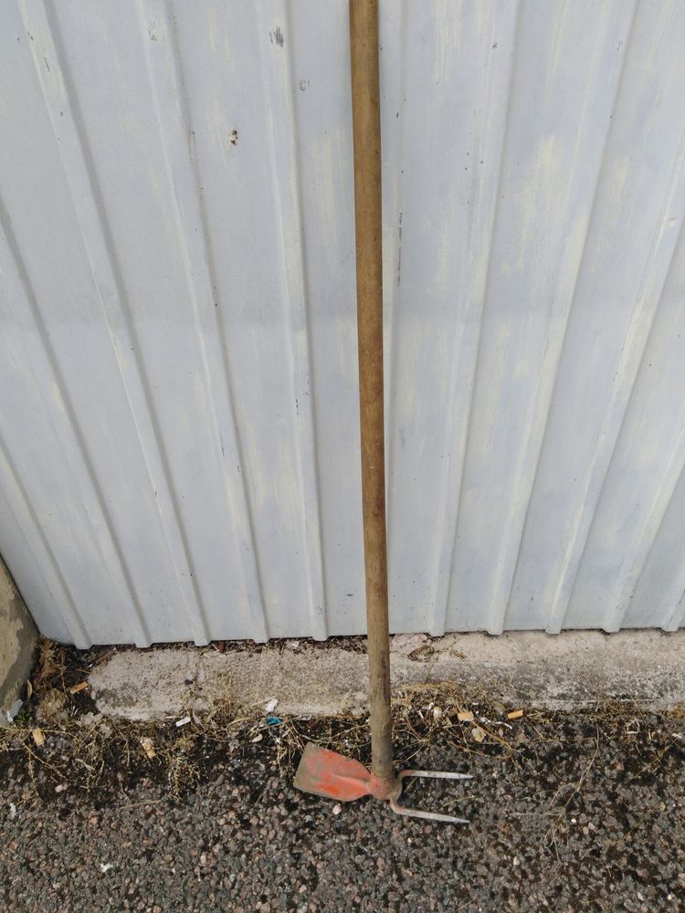 Serfouette avec manche en bois 5 Saint-Dizier (52)