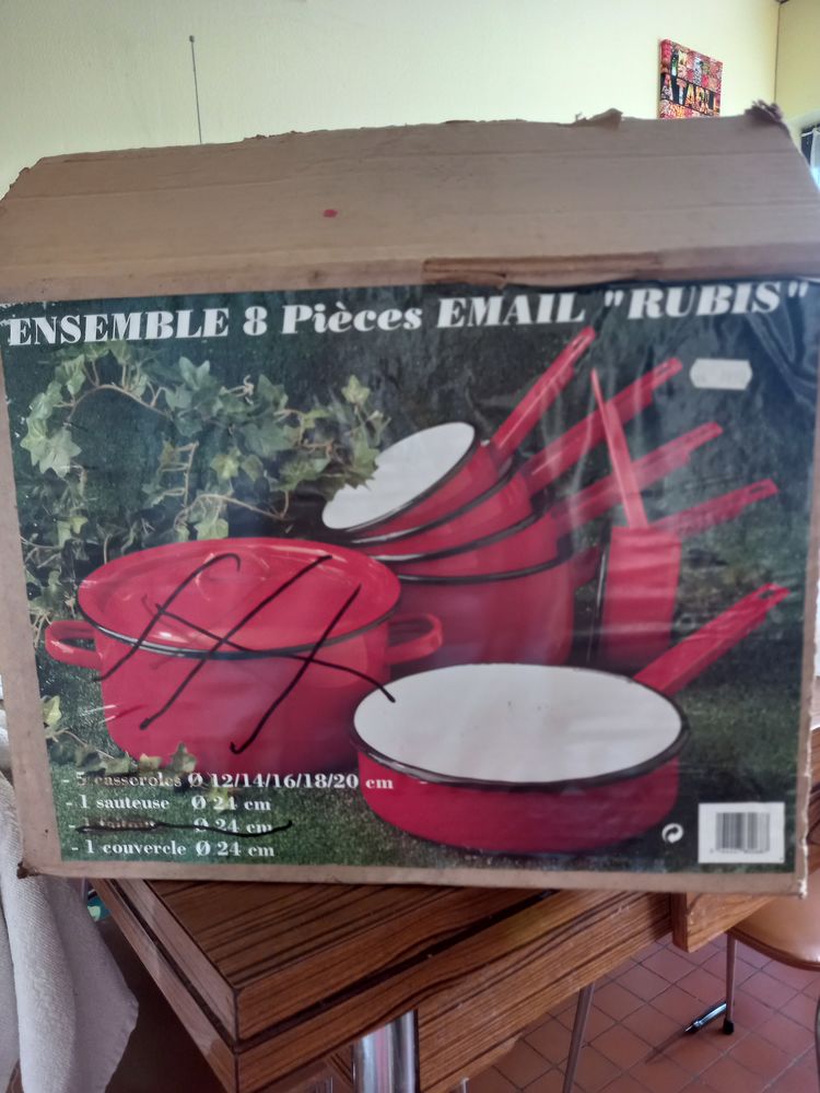 SERIE DE 5 CASSEROLLES  EMAIL ROUGE ET UNE SAUTEUSE 40 Eysines (33)