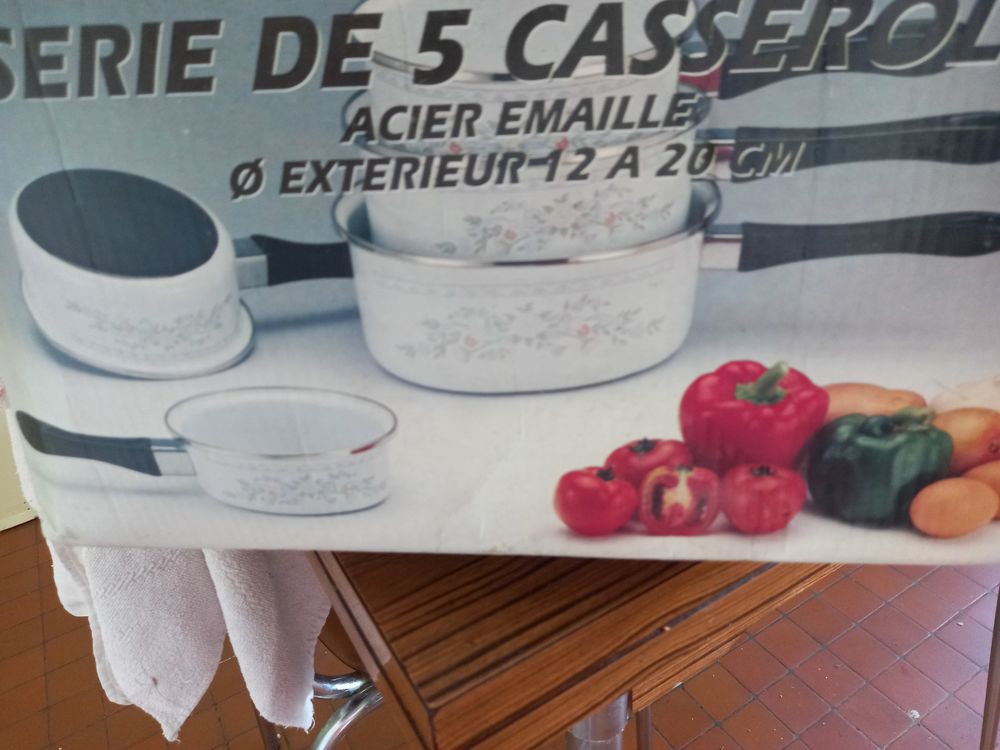 serie de cinq casseroles �maill�es � fleurs 40 Eysines (33)