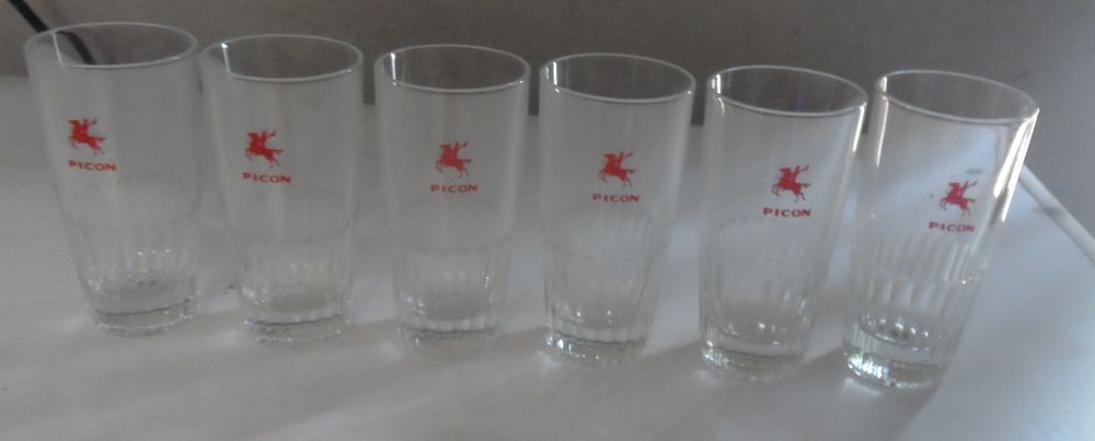 S�rie de 6 verres anciens collector Picon  
Hauteur 10,5 cm 18 Castries (34)