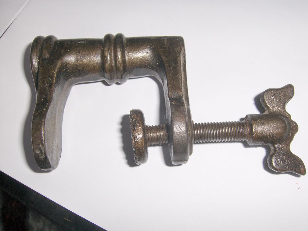 1 serre joint d '�tabli ---- ($$)
5 Sauchy-Cauchy (62)