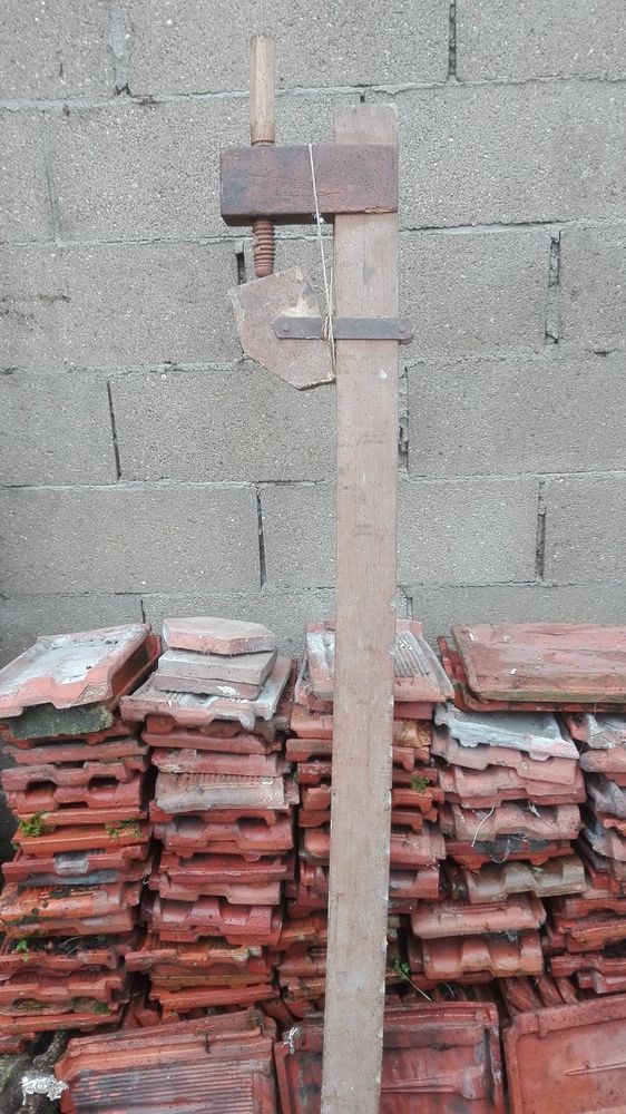 serre joint de menuisier 35 Saint-Sauveur-en-Puisaye (89)