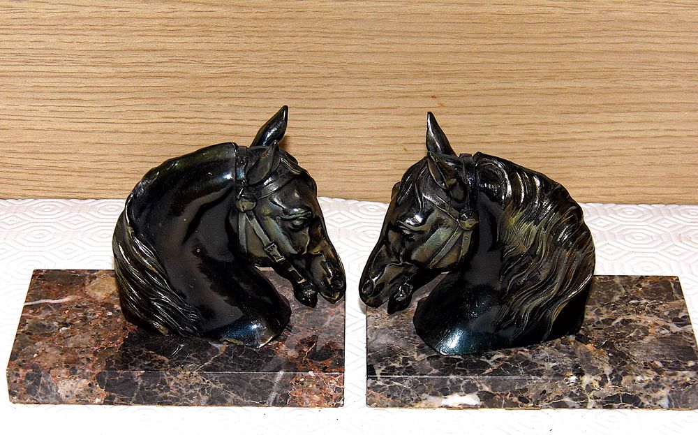 Serre livre r�gul cheval marbre equitation vintage retro livre 50 Dunkerque (59)