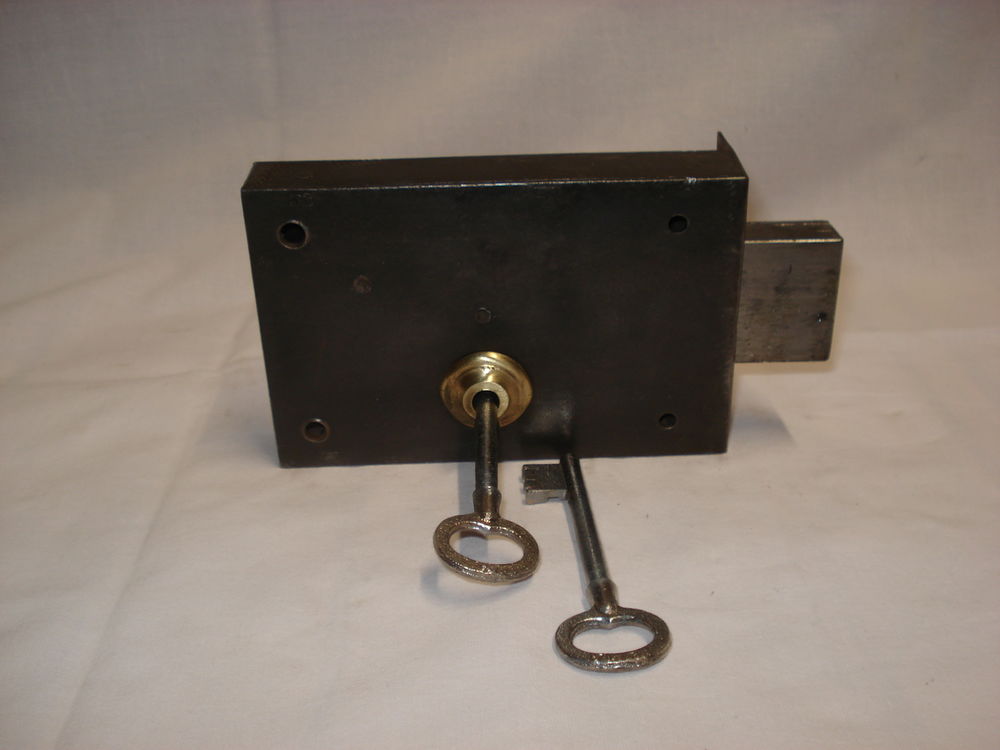 Serrure  ancienne � p�ne dormant avec cl�s. 45 B�ziers (34)