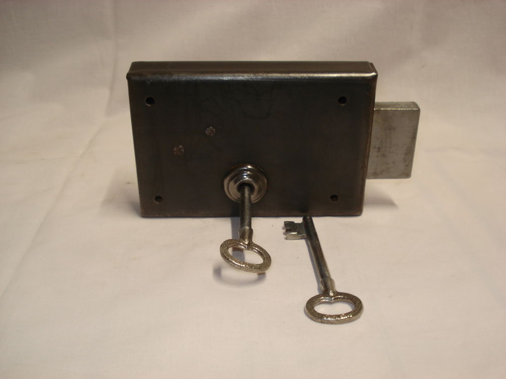 Serrure ancienne � p�ne dormant. 45 B�ziers (34)