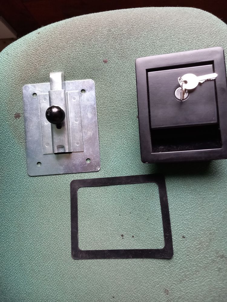 serrure de s�curit� avec cl�s en acier , �paisseur 40mm 0 Pluherlin (56)