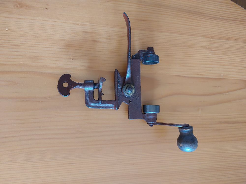 SERTISSEUR A CARTOUCHES CALIBRE 16 15 Caluire-et-Cuire (69)