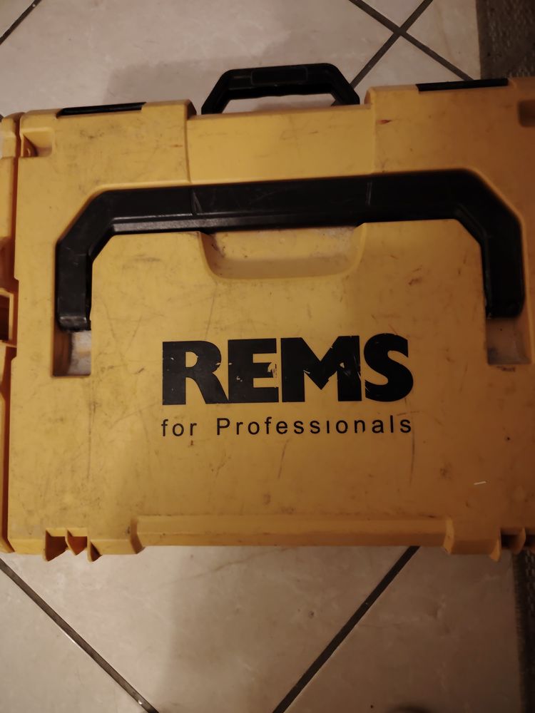 Sertisseuse 750 Cergy (95)