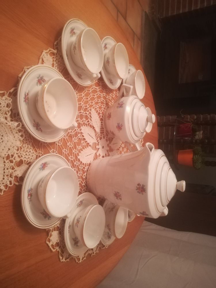 C'est le service d'Alice aux Pays des Merveilles 50 Mont-de-Marsan (40)