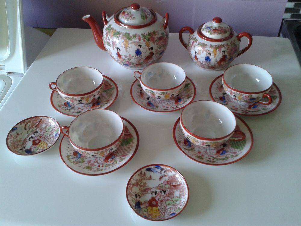 service � th� ancien  en porcelaine Japonaise jamais servi 60 Dijon (21)