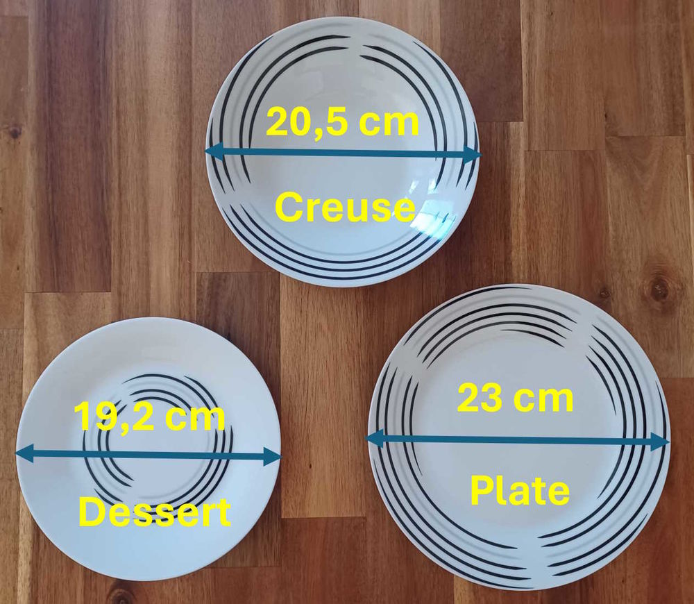 Service de 35 assiettes blanches et noires 10 Bordeaux (33)