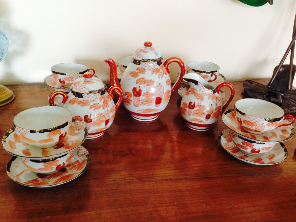 Service � th� ou caf� ancien porcelaine fine Japon
70 Nimes (30)