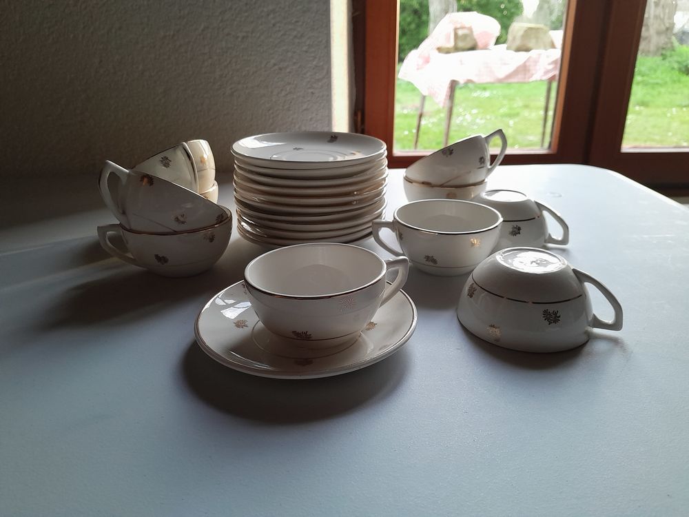 Service � caf� ancien 12 soucoupes + 10 tasses 10 Oroux (79)