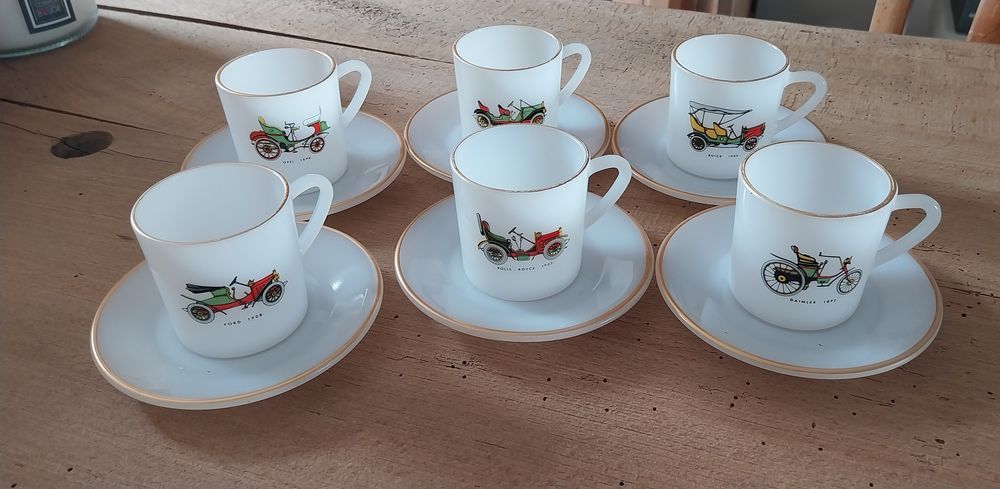 Service a caf� en arcopal France vielles automobille 1900 12 Montigny-sur-Avre (28)