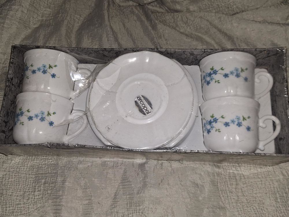 Service � caf� Arcopal neuf sous emballage 35 Foug�res-sur-Bi�vre (41)