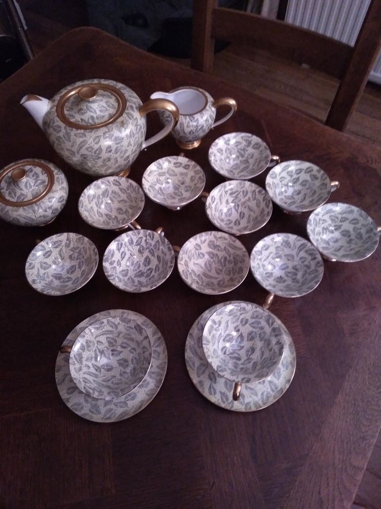 service � caf� complet 12 tasses et soucoupes ann�e 60 env.
50 Marles-en-Brie (77)