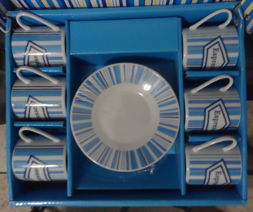 Service � caf� comprenant 6 tasses et 6 soutasses + boite
7 Castries (34)