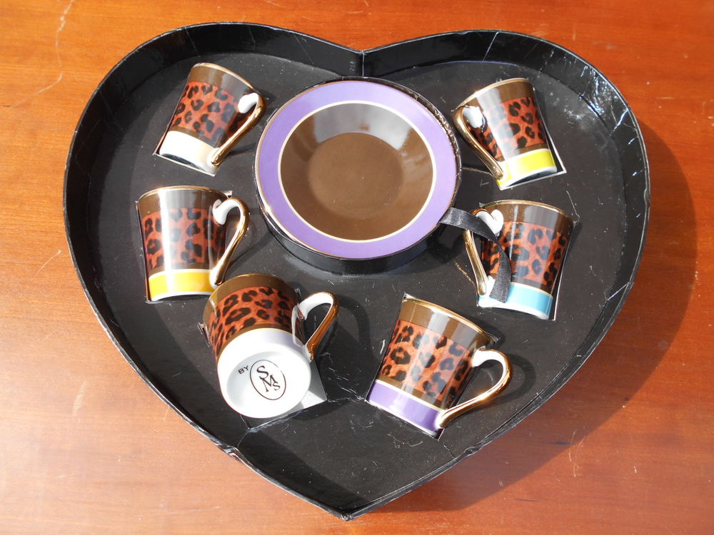 SERVICE A CAFE dans coffret coeur 15 Dammarie-les-Lys (77)