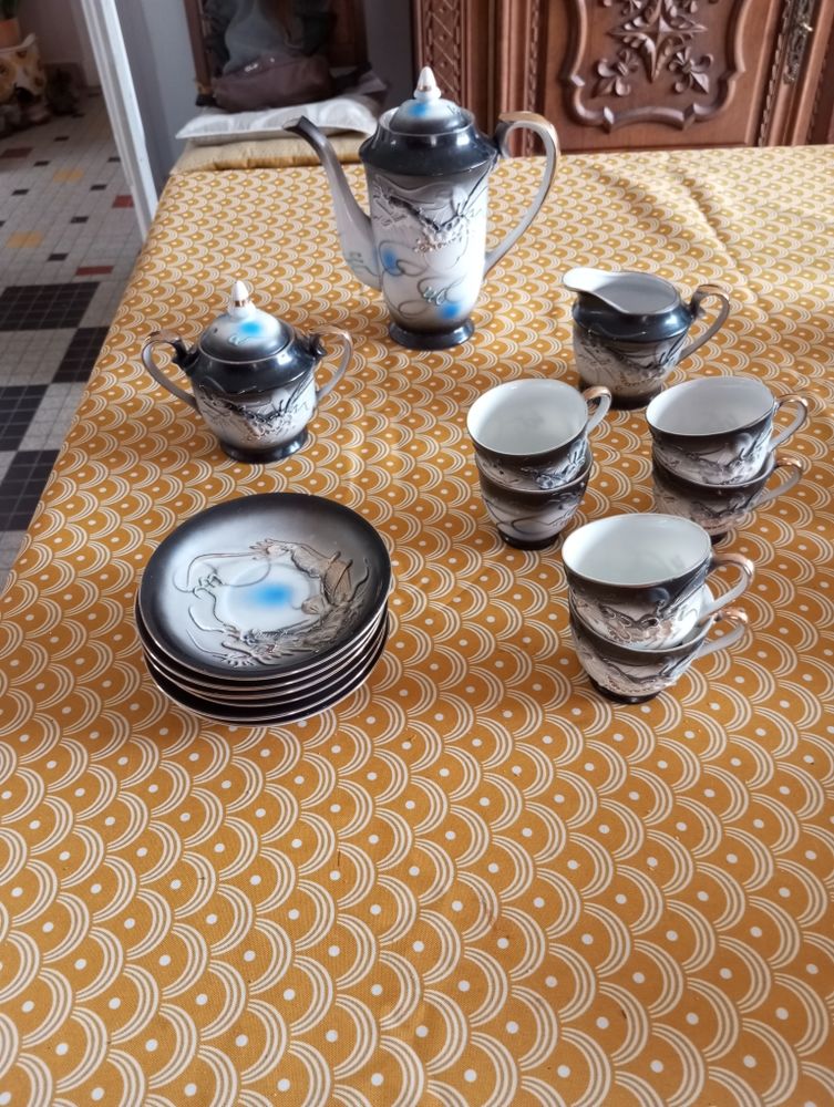 Service � caf� japonais 120 Nieul-sur-Mer (17)