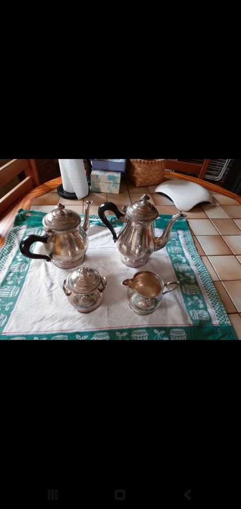 Service �  caf� m�tal argent� 
40 Embreville (80)