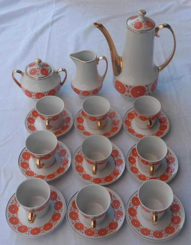 Service � caf� neuf en porcelaine blanche � fleur surlign�e 35 Castries (34)