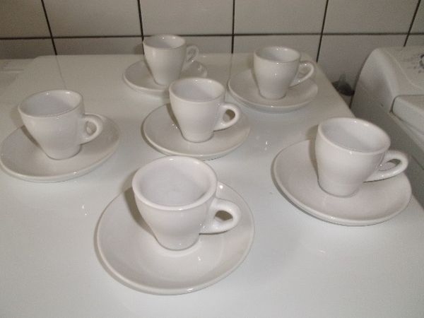 Service à café  porcelaine (6 tasses et 6 sous-tasses)   20 Lourdes (65)